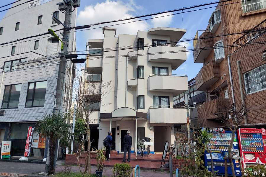 パレスハイツ千歳烏山の外観(西側から)
