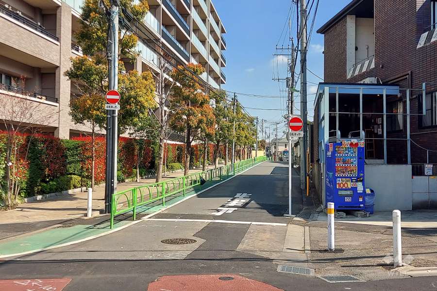 敷地南側の前面道路