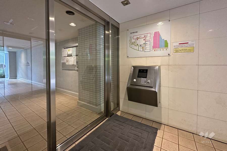 エントランスはオートロック付きです。