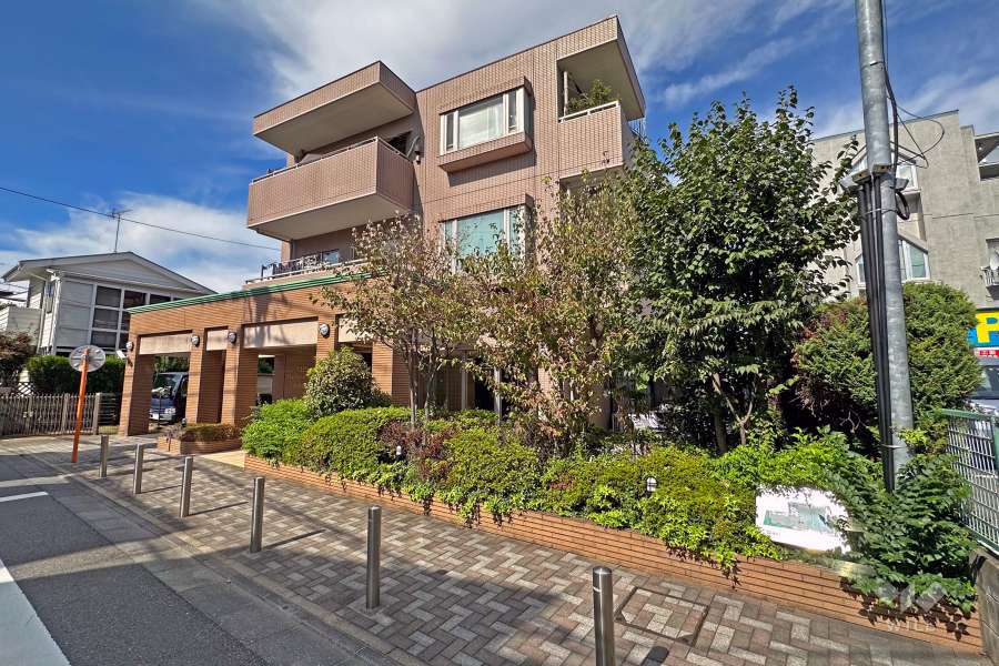 クリオ八幡山壱番館の外観（南東側から）