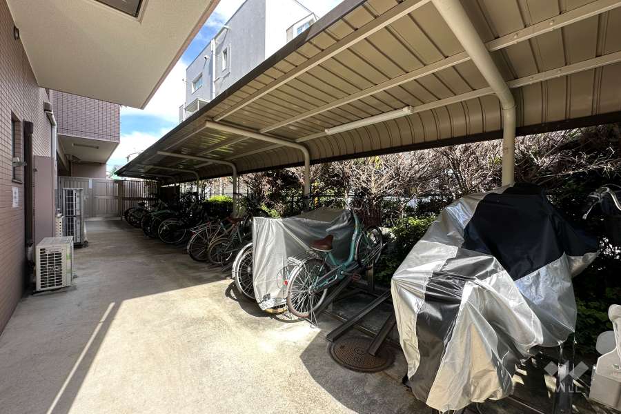屋内に設けられた駐輪場