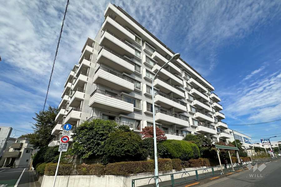 八幡山パークハウスの外観（南側から）