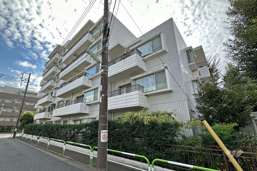 八幡山パークハウスの外観（北東側から）