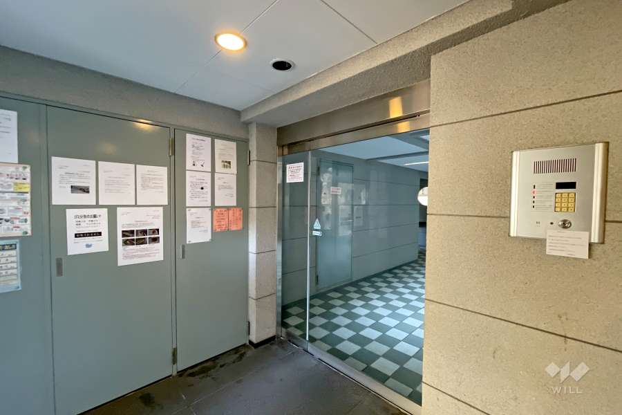 エントランスはオートロック付きです。