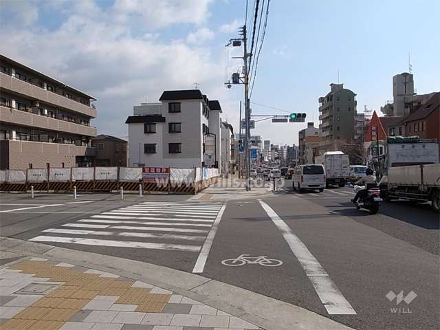 敷地の南側には国道2号線が走っています。