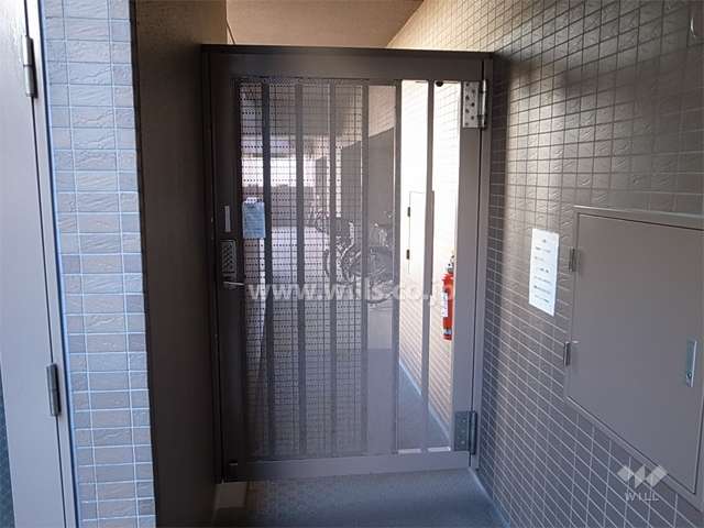 駐輪場、バイク置き場には扉が付いています。