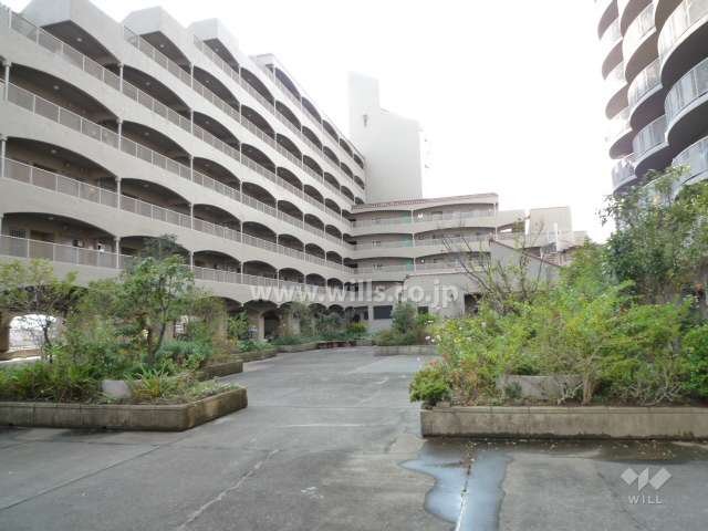 北棟と南棟の間にある4階部分の広場