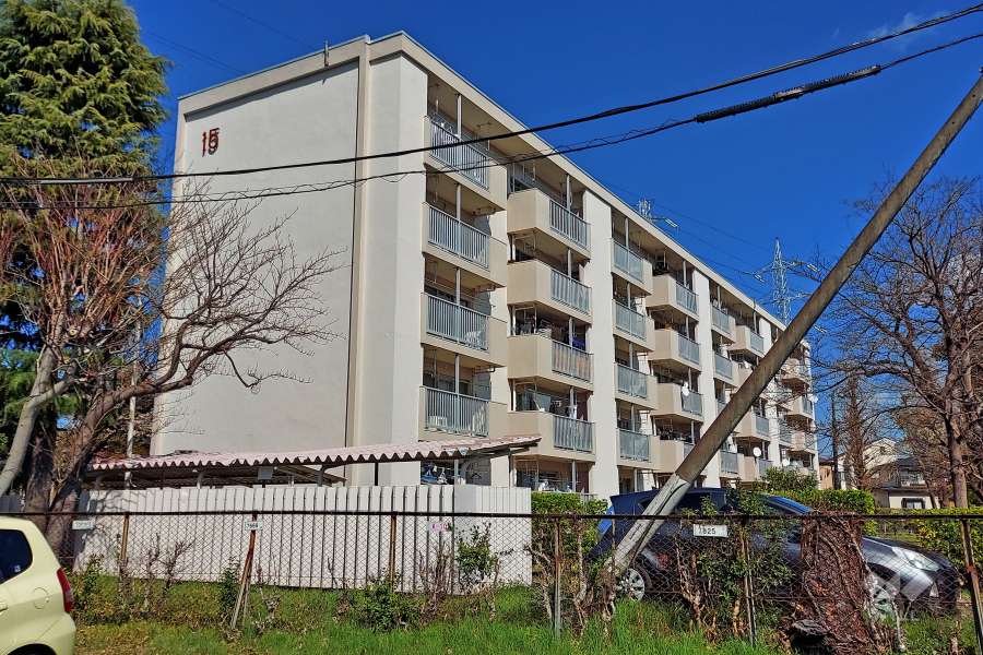 烏山北住宅１５号棟外観(南西側から)