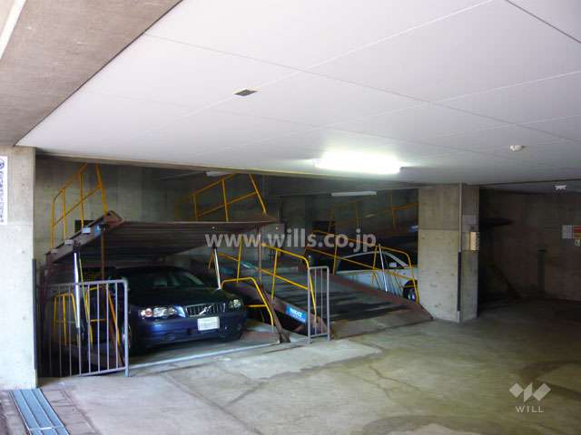 屋内にある敷地内駐車場（機械式）