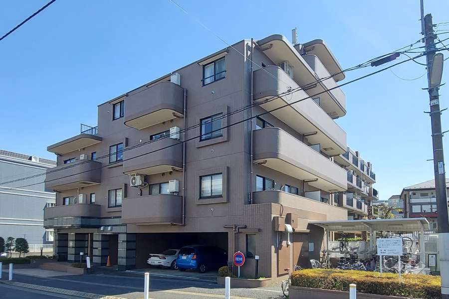 コスモ千歳烏山グランコートの外観(北西側から)