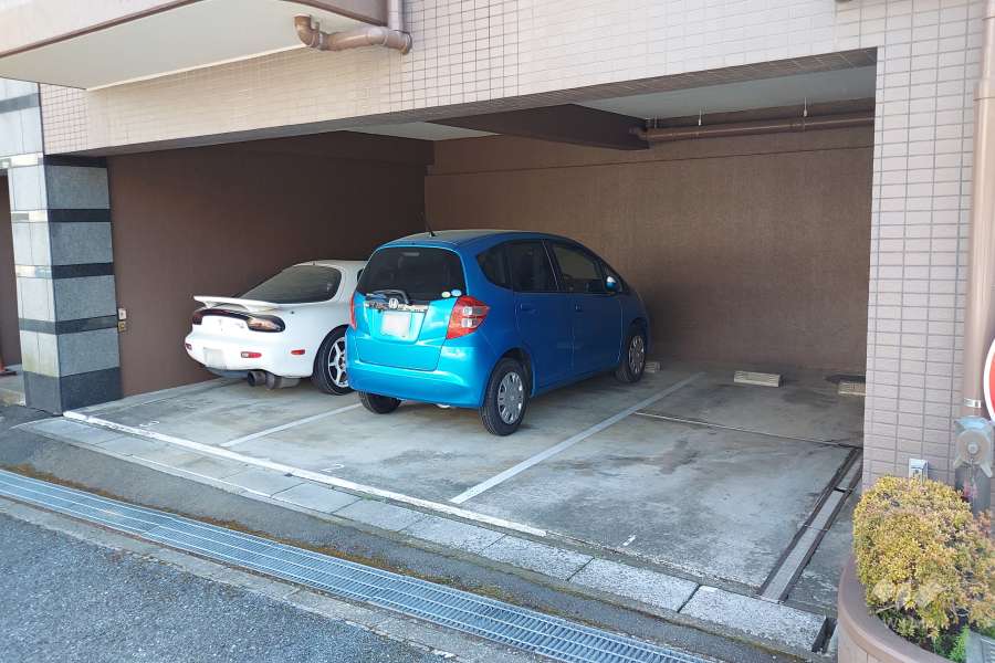 敷地内駐車場（屋内平面式）