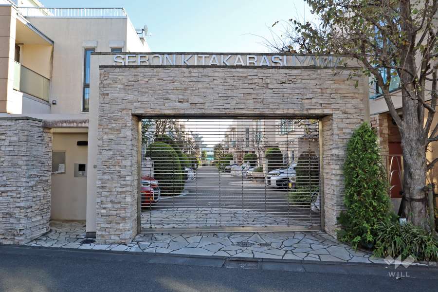 エントランスアプローチ（リングシャッター付き）