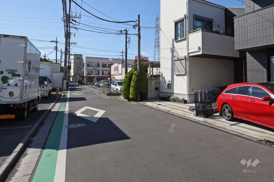 敷地南側の前面道路（東側から）