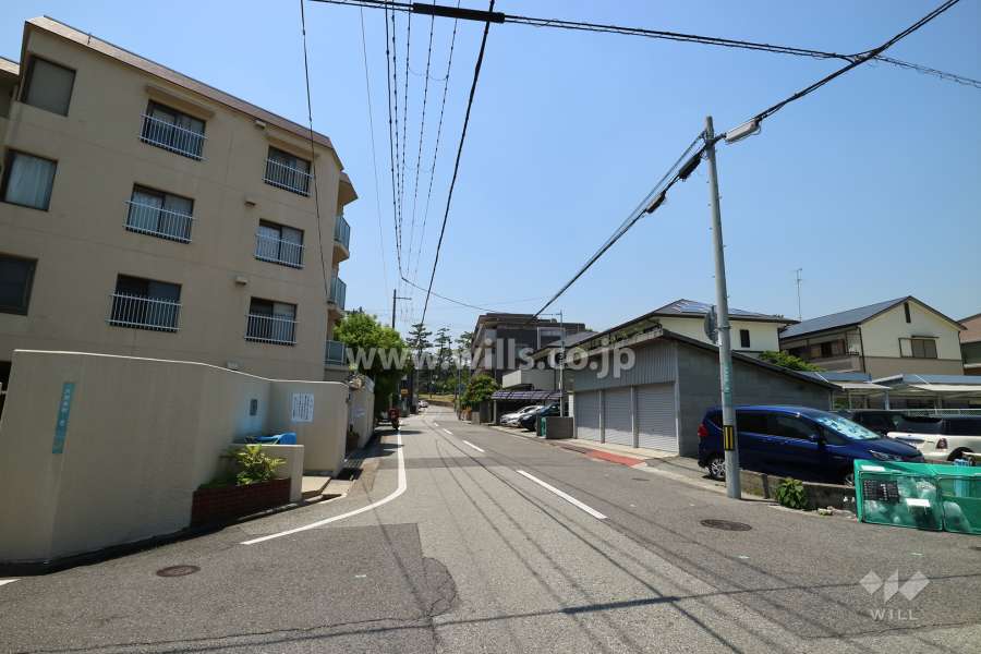 敷地北側の前面道路