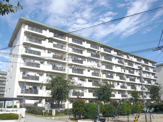 夙川ビューハイツの外観(A棟を南西側から）