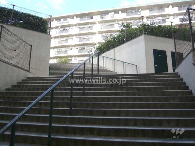 敷地内にアップダウンがあります。