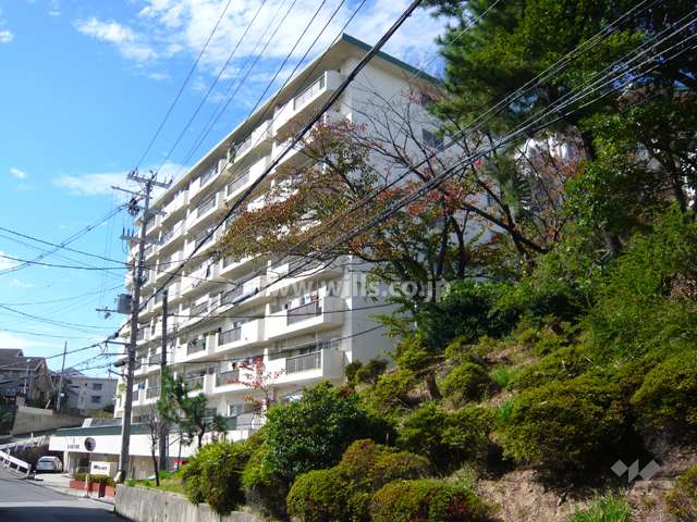 夙川ビューハイツの外観（D棟を南東側から）