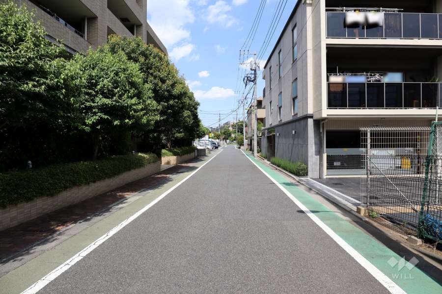 敷地南側の前面道路