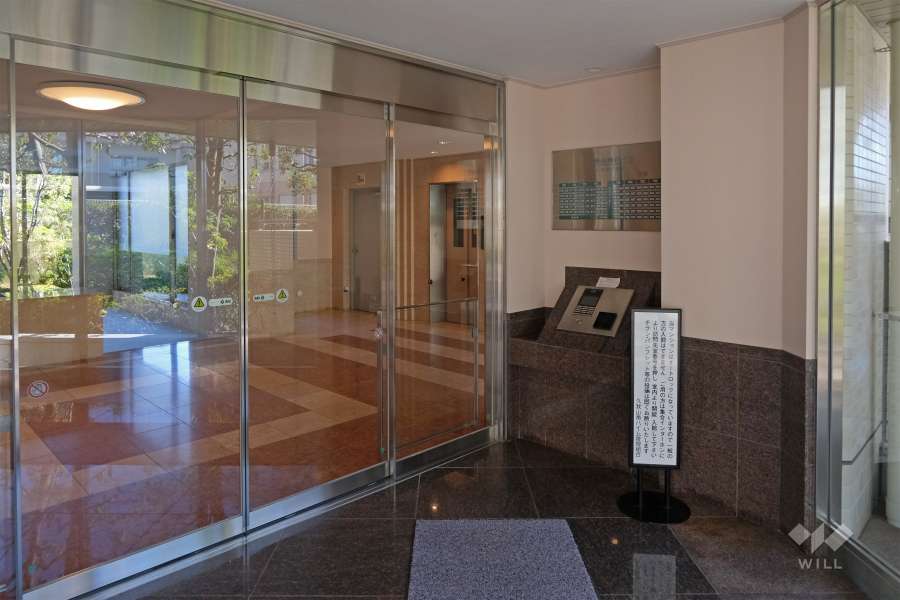 エントランスはオートロック付きです。