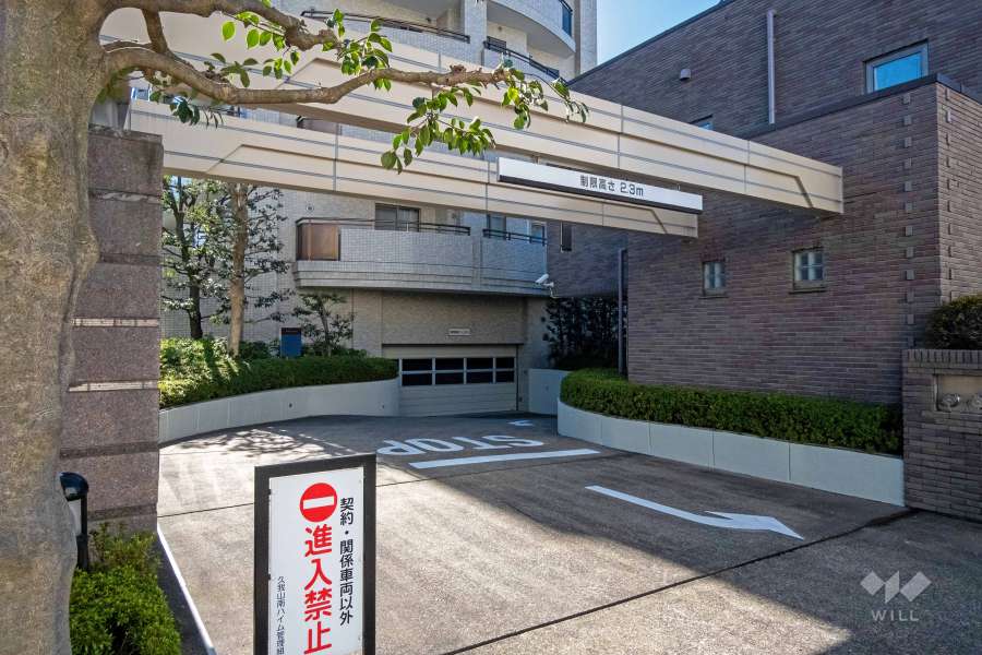 駐車場の出入り口（ゲート付き）