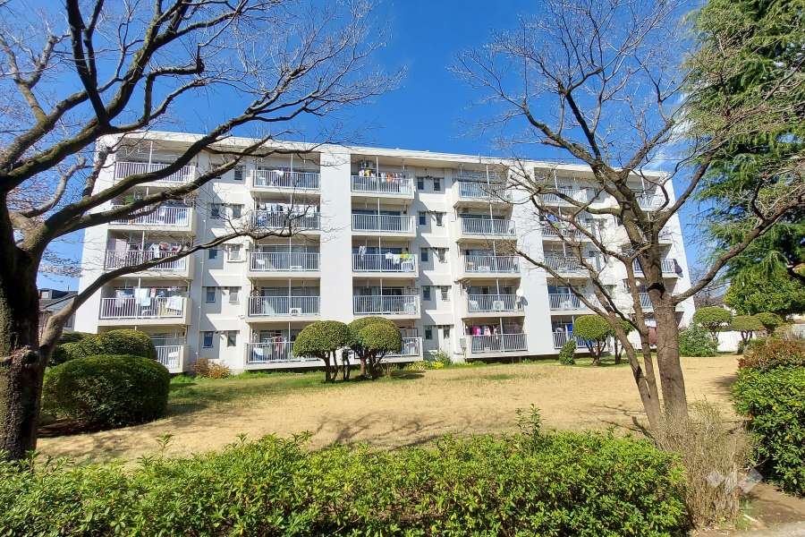 烏山北住宅23号棟外観(南側から)