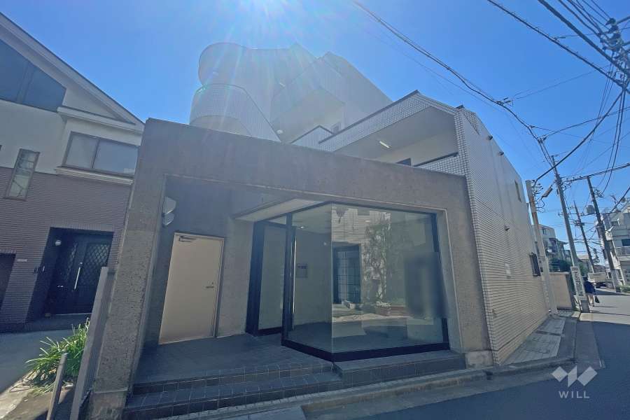 メゾン万里下北沢の外観（北東側から）