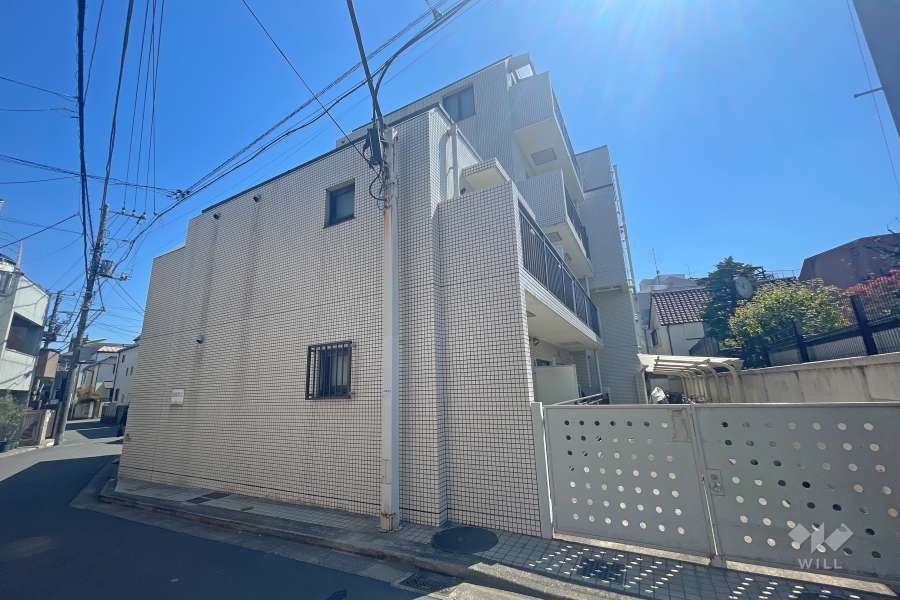 メゾン万里下北沢の外観（北西側から）