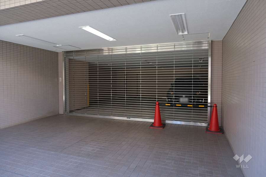 駐車場の出入り口（リングシャッター付き）