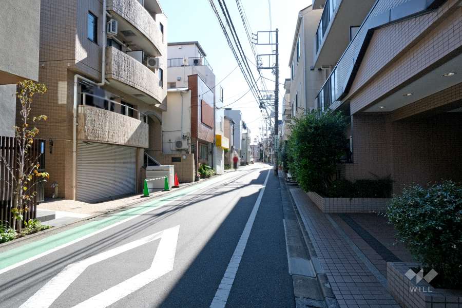 敷地南東側の前面道路