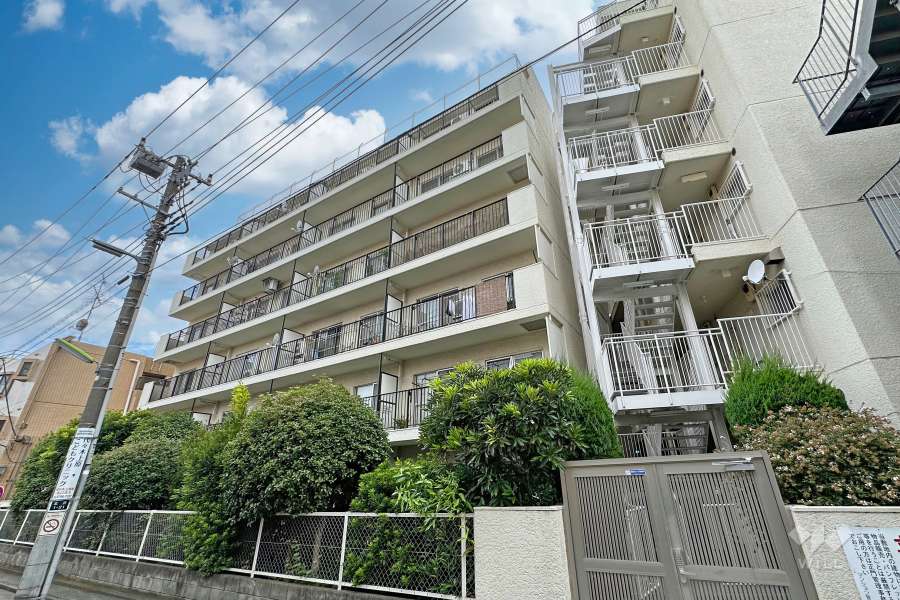東北沢スカイマンションの外観（南東側から）
