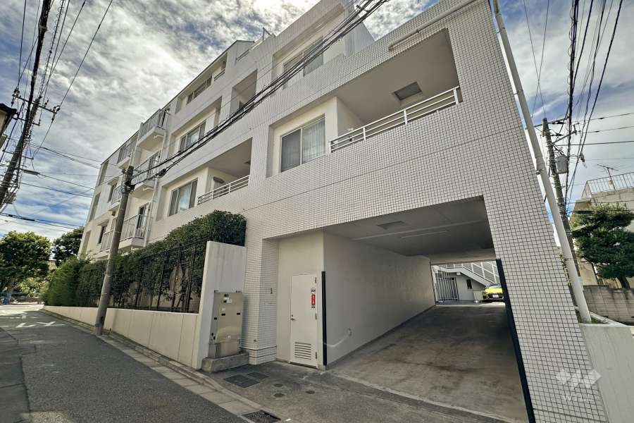 ラヴィドール下北沢の外観（北東側から）