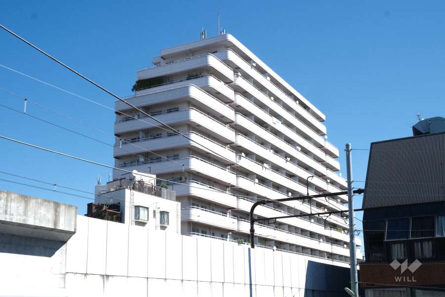 下北沢ハイタウンA棟の外観（南西側から）