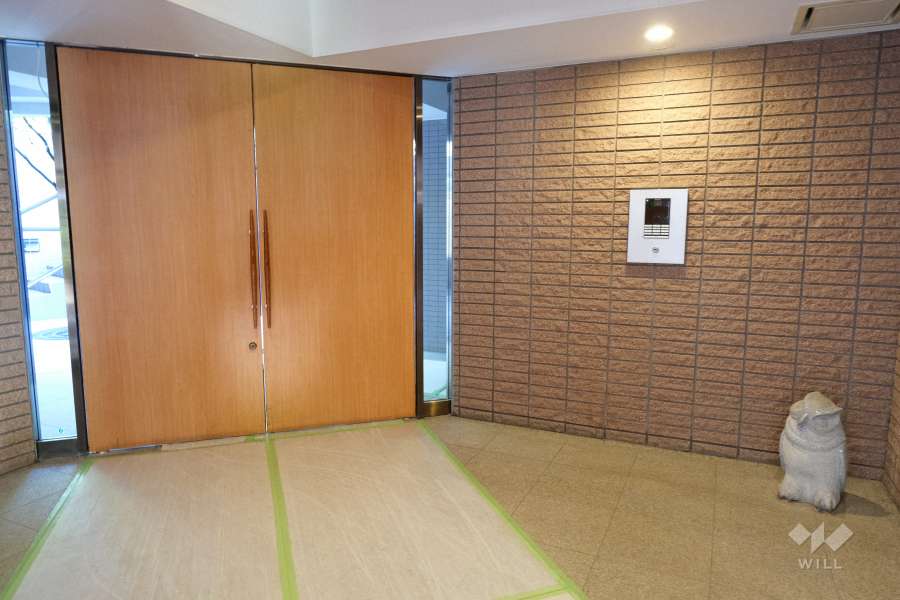 エントランスはオートロック付きです。