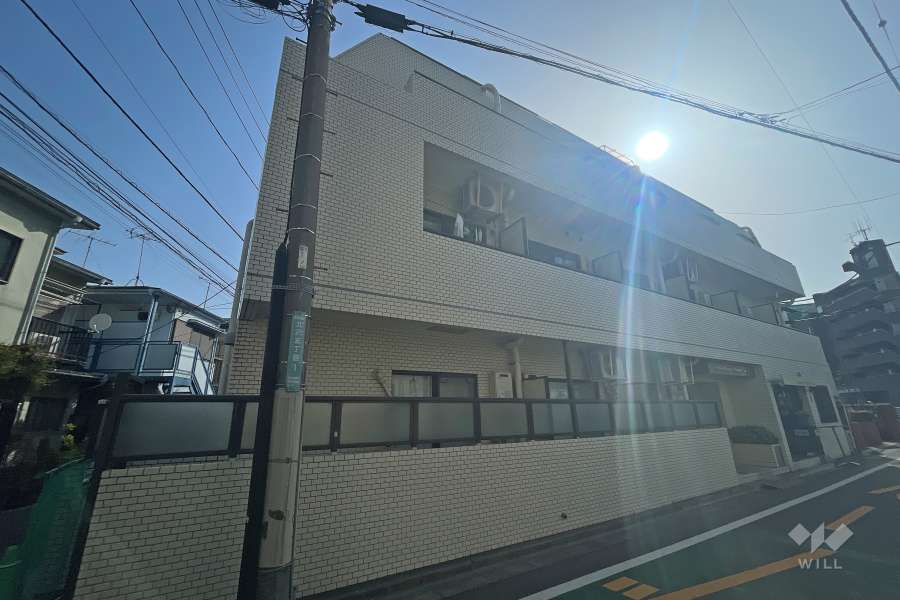 ライオンズマンション東北沢の外観（北西側から）