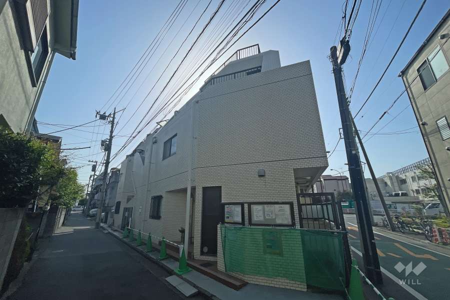 ライオンズマンション東北沢の外観（北西側から）