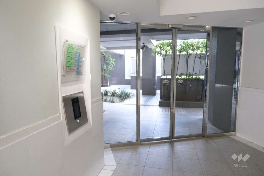 エントランスはオートロック付きです。