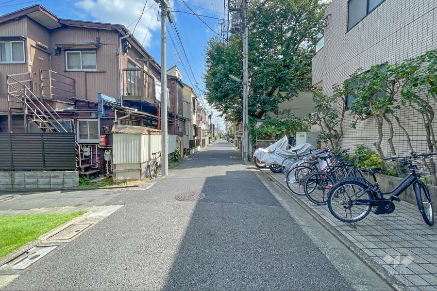 敷地北東側の前面道路