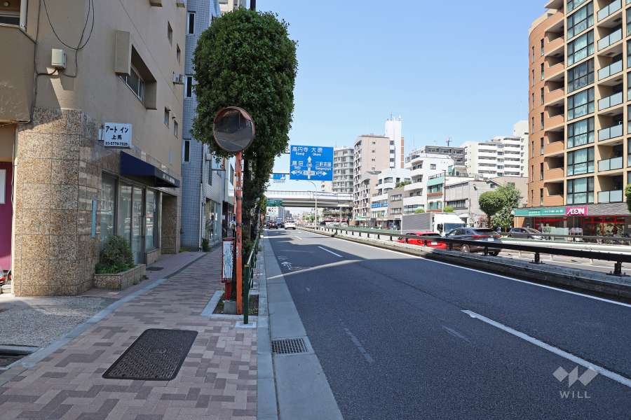 敷地北東側の前面道路