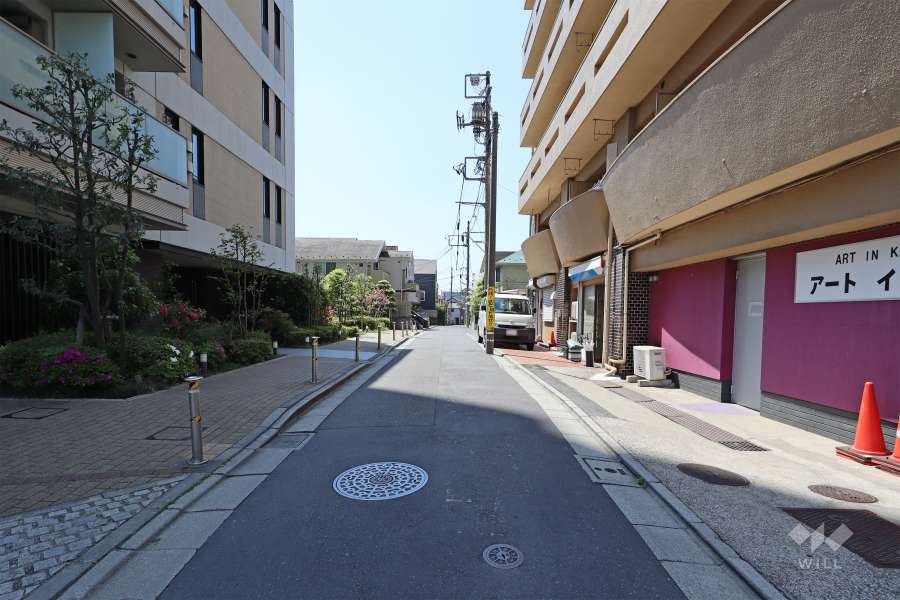 敷地東側の前面道路