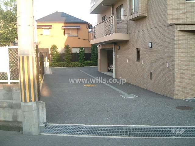 敷地内駐車場への車路