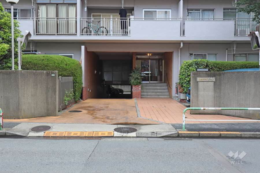駐車場の出入り口