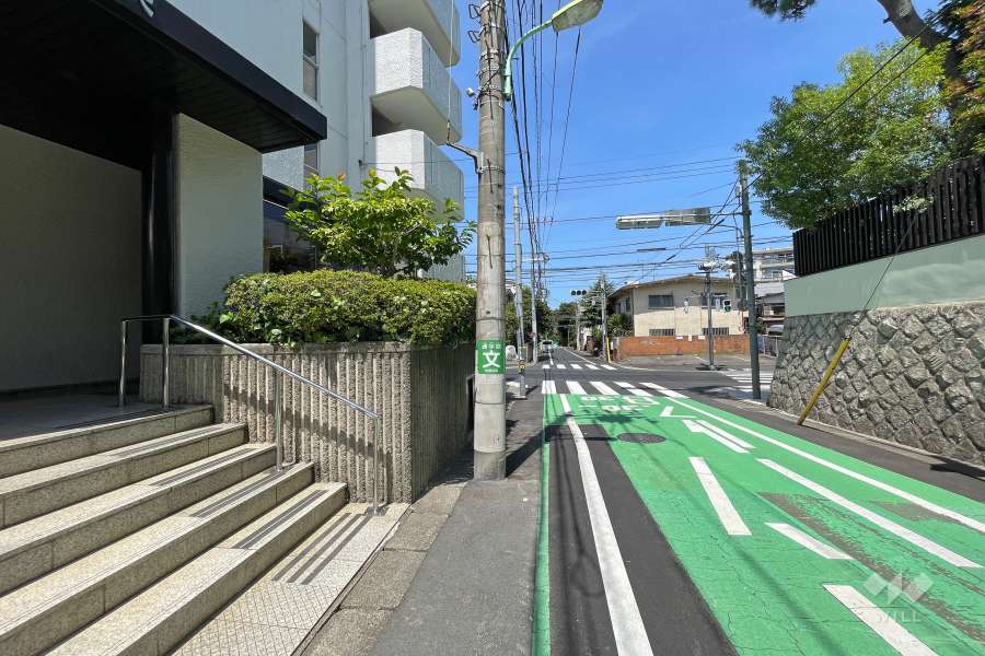 敷地北東側の前面道路