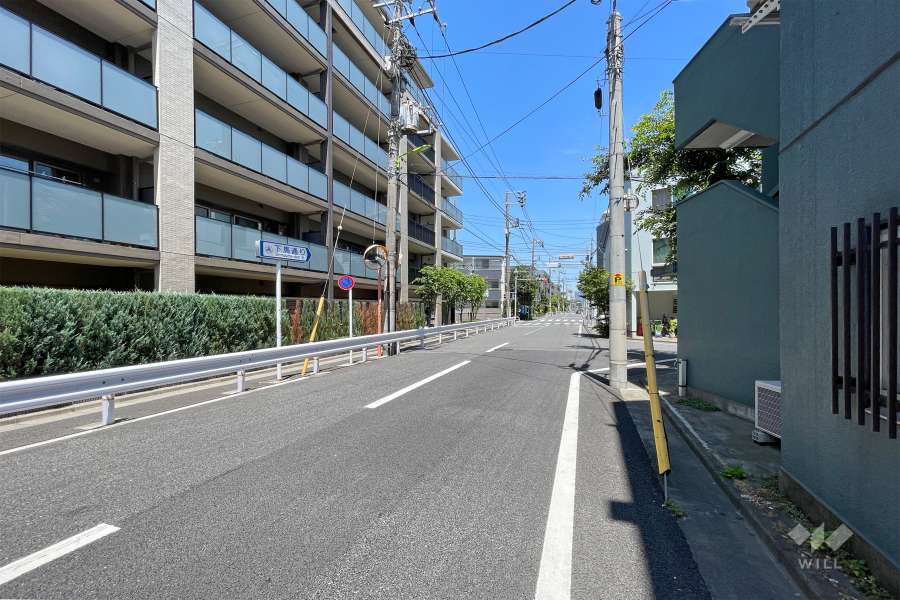 敷地東側の前面道路