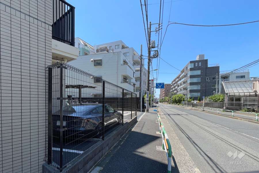 敷地北側の前面道路　