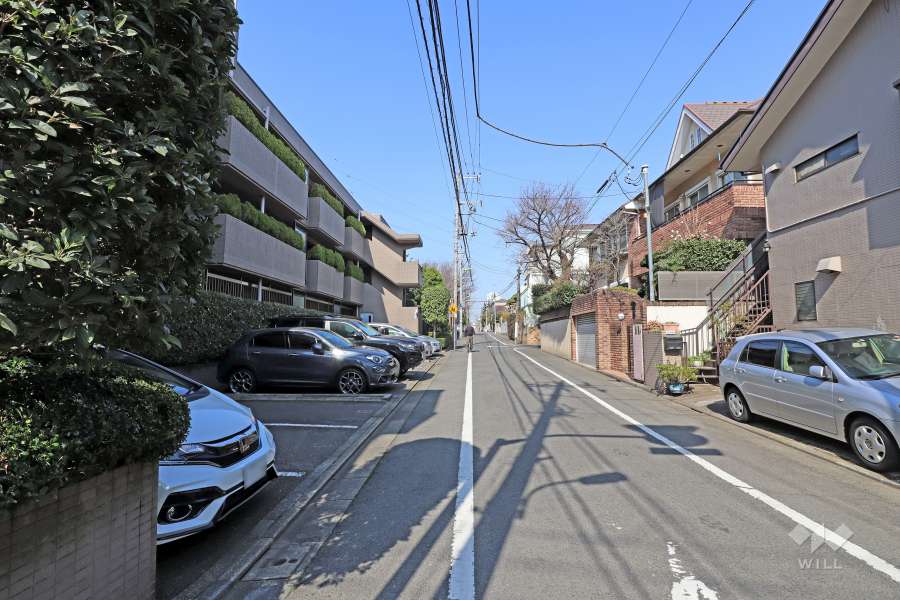 敷地北東側の前面道路