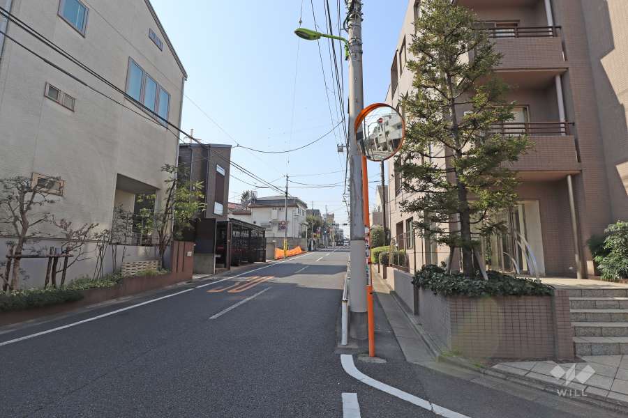 敷地南東側の前面道路