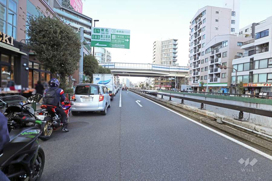 敷地北側の前面道路(東側から)