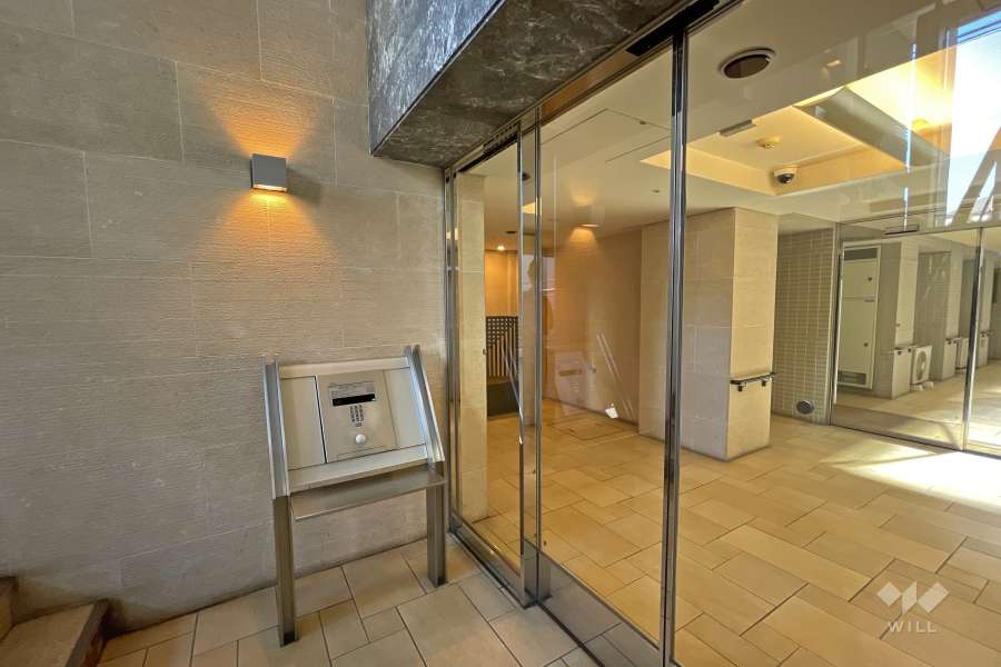 エントランスはオートロック付きです。