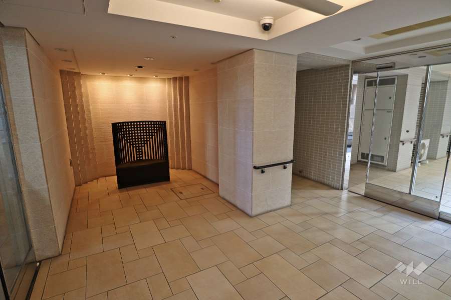 エントランスホールは地下にあります。