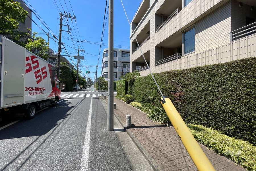 敷地南西側の前面道路